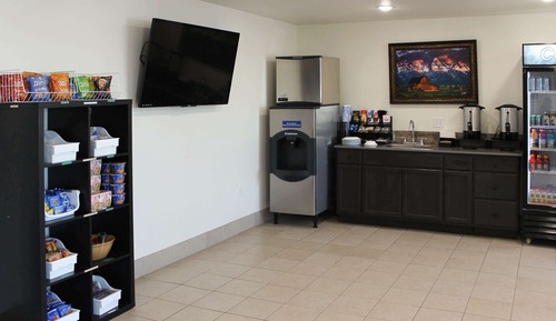 Deluxe Studio, 2 Queen Beds, Non Smoking, Kitchen