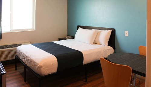 Standard Room, 1 Queen Bed, Accessible, Non Smoking