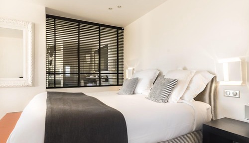 Suite, Jetted Tub
