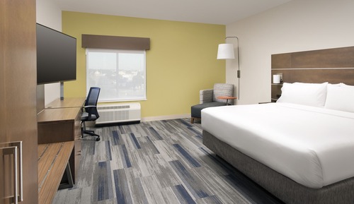 Standard Room, 1 King Bed, Accessible (Comm, Roll-In Shower)