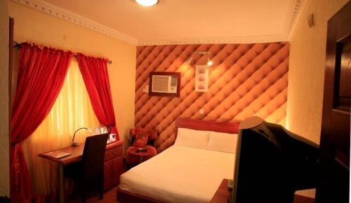 Deluxe Suite