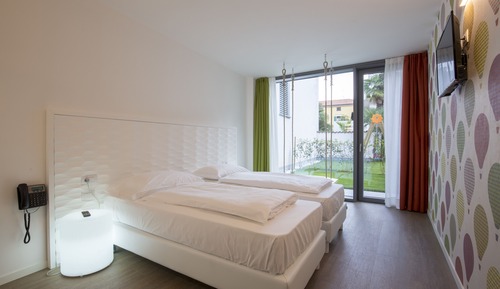 Design Room, 1 Double or 2 Twin Beds