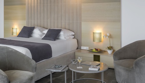 Junior Suite, Jetted Tub, Pool View