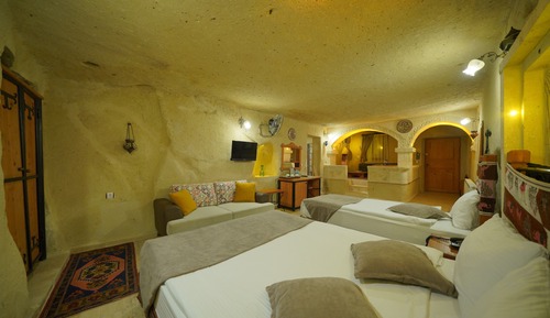 Room (Queen Cave)