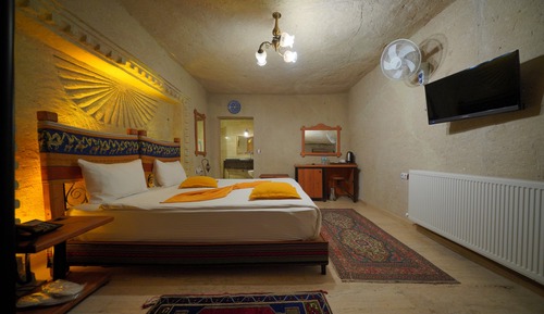 Deluxe Room (Cave)