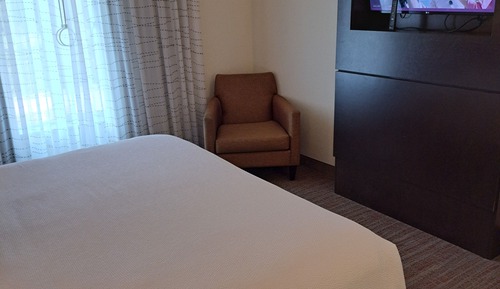 Suite, 2 Bedrooms (Mobility/Hearing Access, Roll-In Shwr)