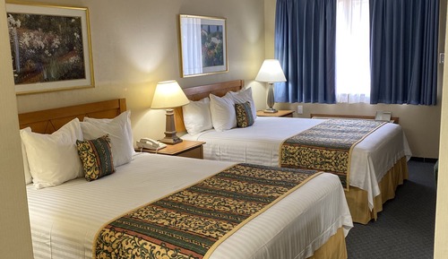 No Pets, 2 Queen Beds, Non-Smoking, Standard Unit with Refrigerator & Microwave (Ground Level)