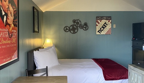 Cabin, 1 Queen Bed, Non Smoking, Refrigerator & Microwave