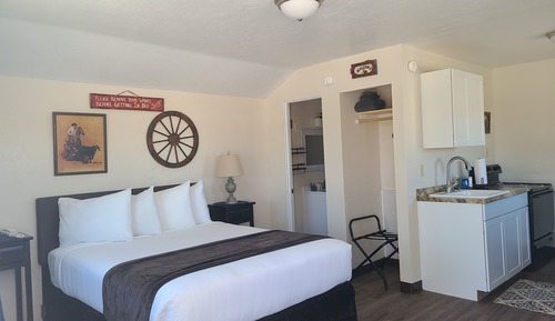 Cabin, 1 Queen Bed, Non Smoking, Kitchenette