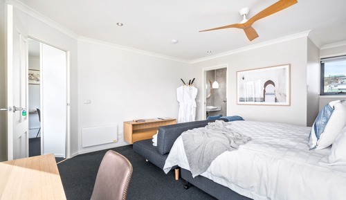 Deluxe Seaview Suite