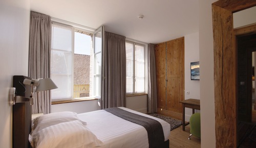 Double Room (White)