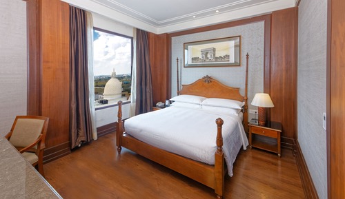 Royal Suite, 1 King Bed, Smoking