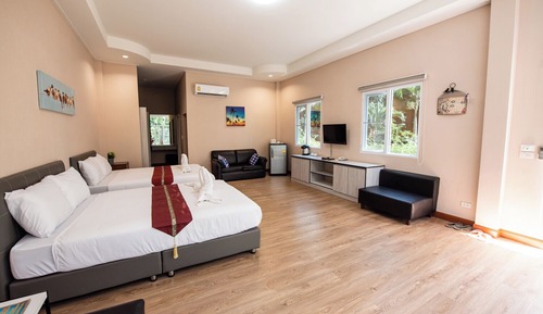 Suite 4 PCs Included