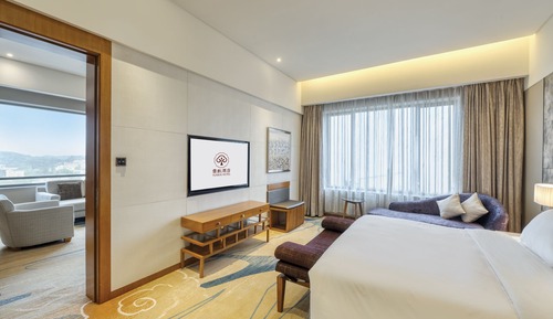 Deluxe Suite