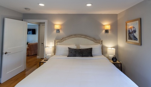 Luxury Condo, 2 Bedrooms, Balcony