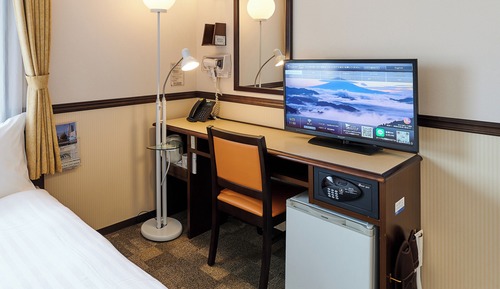 Economy Room, Smoking