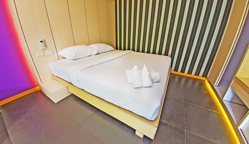 Deluxe Suite, 1 King Bed, Non Smoking, Jetted Tub