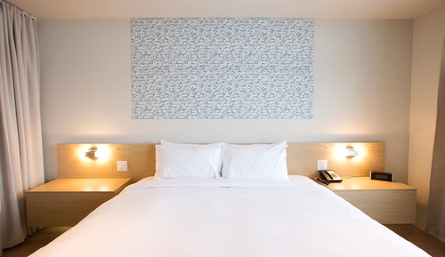 Executive Suite, 1 King Bed, Balcony, Lake View