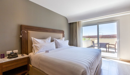 Deluxe Room, 1 King Bed, Terrace