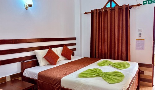 Deluxe Triple Room, Pool View