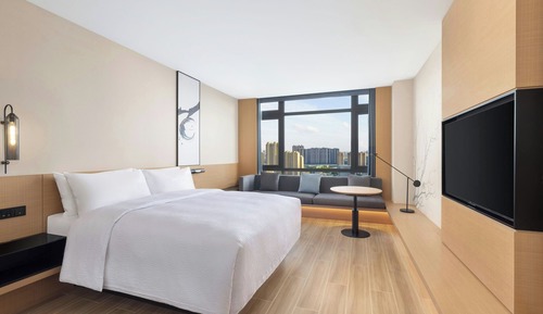 Superior Room, 1 King Bed, City View