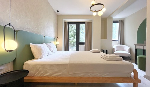 Comfort Room, Balcony