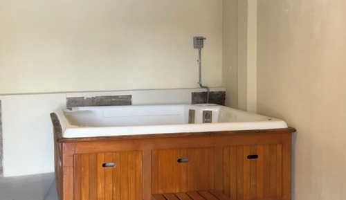 PREMIUM SUITE WITH JACUZZI