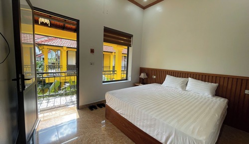 Basic Double Room, 1 King Bed, Balcony, Pool View