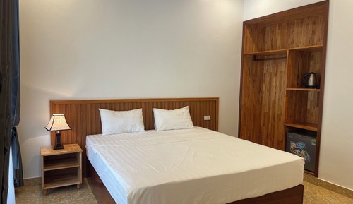 Deluxe Double Room, 1 King Bed, Non Smoking, Pool View