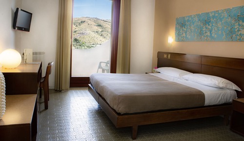 Tripla Economy Vista Collina con Balcone
