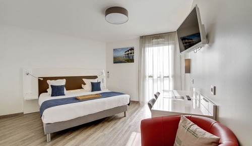 BUSINESS STUDIO (DOUBLE BED)