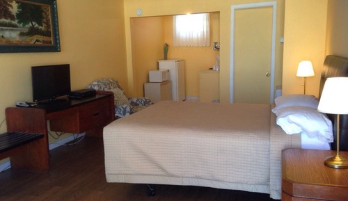 Standard Room, 1 Queen Bed