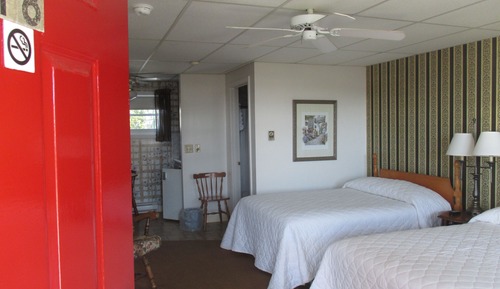 Beach Corner - 2nd Floor - Ocean View - No Child - Adult Section - Kitchenette - Non Smoking - Rm 18