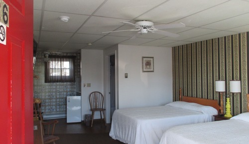 Corner Double Rm 1st FL - Ocean - Garden View - Kitchenette - NonSmoking - Room 9