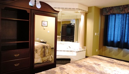 Luxury Suite, Jetted Tub