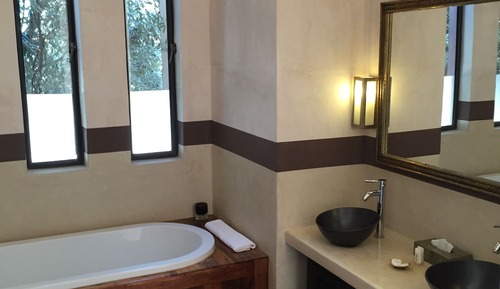  Deluxe Pool Suite