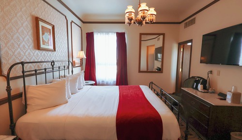 Standard Room, 1 King Bed