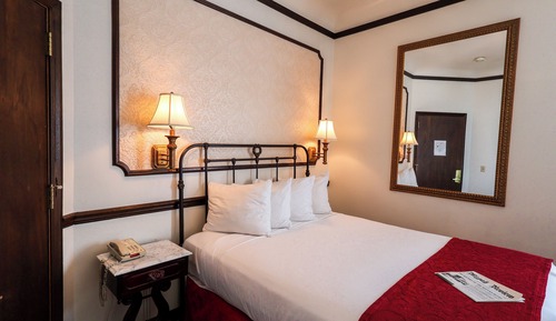 Economy Room, 1 Queen Bed