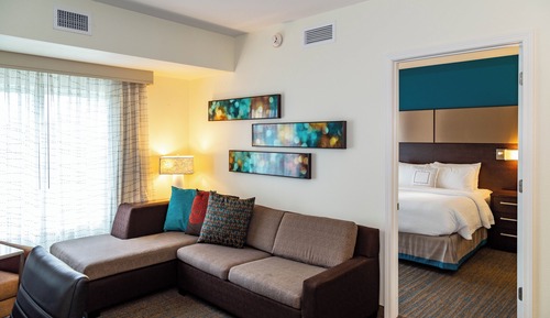Studio, 1 King Bed, Non Smoking (Mobility/Hearing Access, Roll-In Shwr)