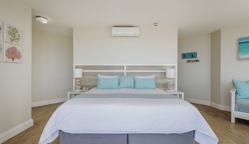 Honeymoon Suite