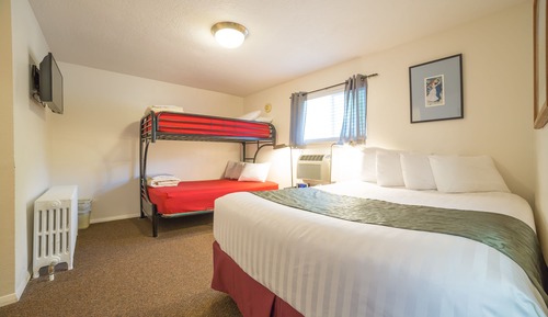 Family Room, Multiple Beds