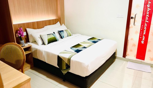 Deluxe Queen Room