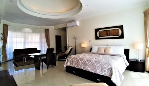 Deluxe Studio