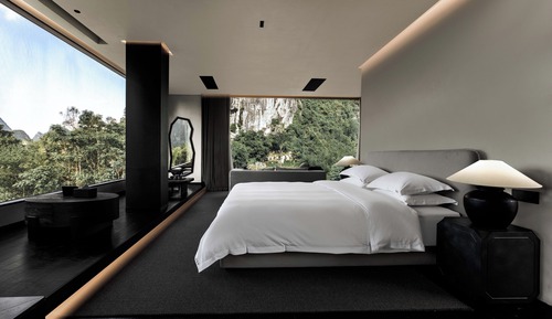 Senior Suite, Hill View