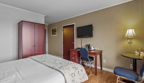 Standard Single Room, 1 Queen Bed, Refrigerator & Microwave, Harbor View