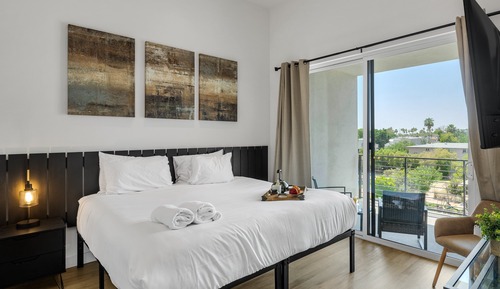 House (2 Bedrooms)