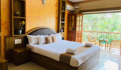 Comfort Suite, Balcony, Pool View