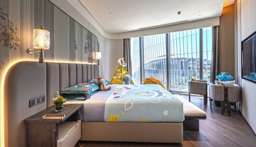 Kids-Friendly Queen Size Bed Non-Smoking Room