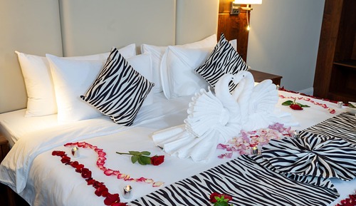 Honeymoon Suite