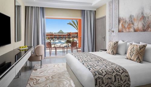 Deluxe Pool View Room